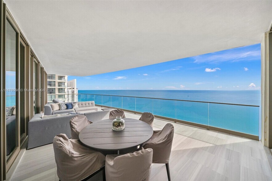 Building Photo - 17901 Collins Ave