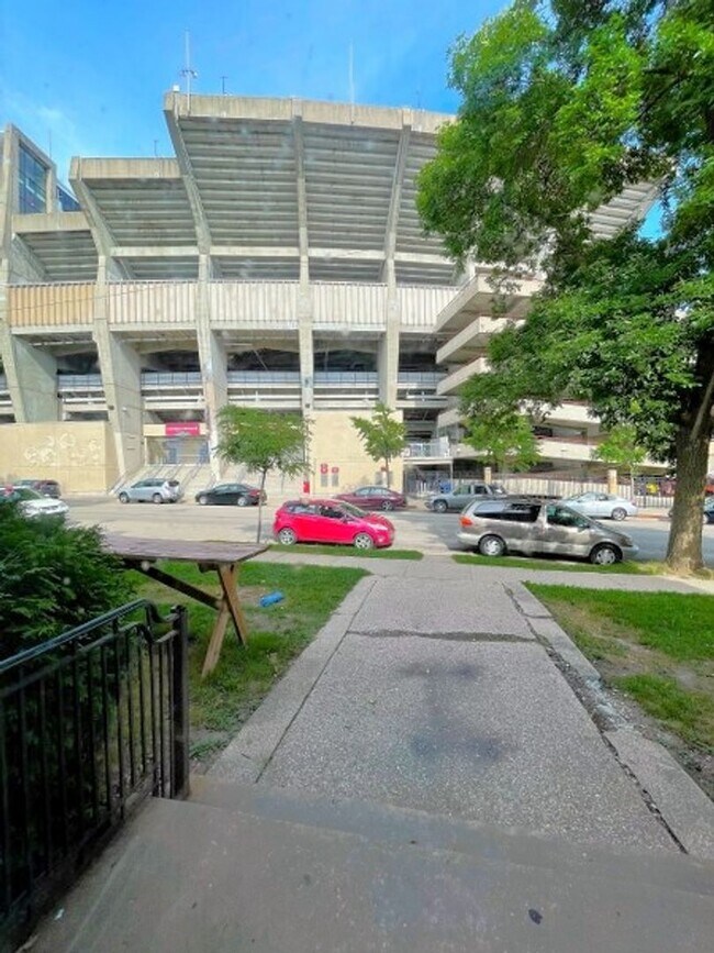 Building Photo - 46 N Breese Terrace
