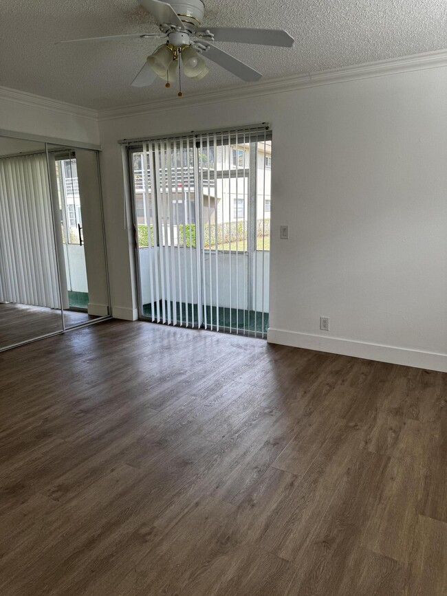 Building Photo - 103 Saxony C