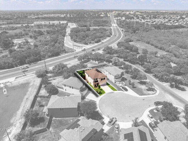 Building Photo - 2 WEEKS FREE RENT w/ 12 Month Lease!!!!!