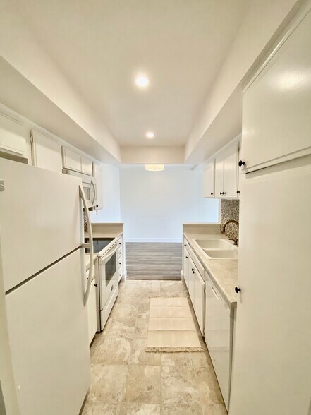 Bright updated kitchen - 1803 E Ocean Blvd