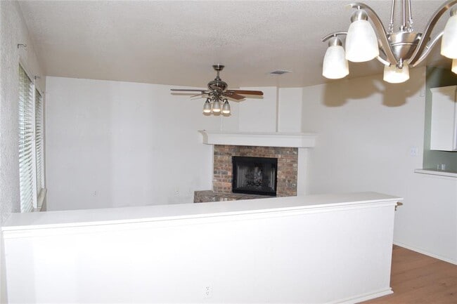 Building Photo - 2418 Willow Way