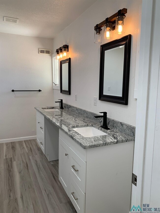 Building Photo - 2319 Axtell St