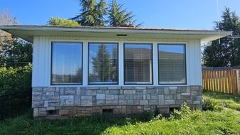 Building Photo - 1198 Heather Ln SE