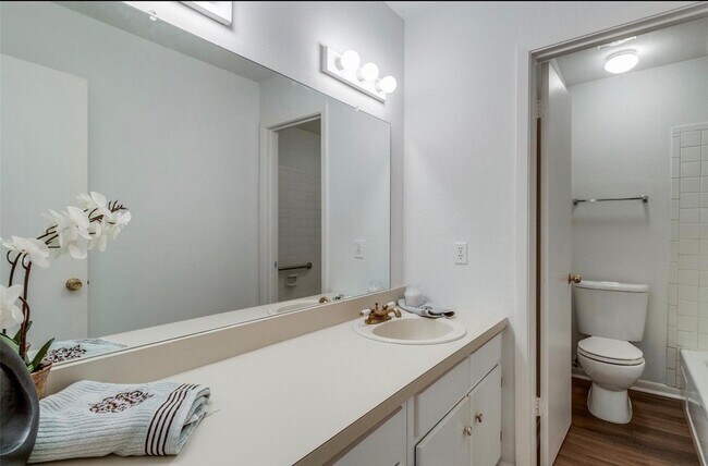 Building Photo - 13853 Leinsper Green Drive