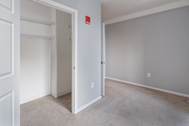 Building Photo - 1 Cityview Ln