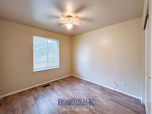 Building Photo - 2106 Western Charm Dr