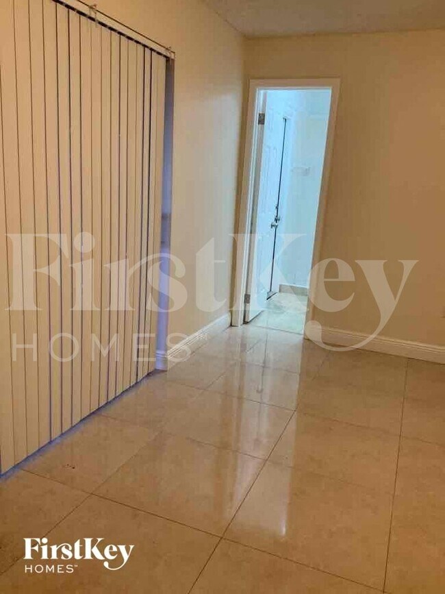 Building Photo - 8410 NW 27th Pl