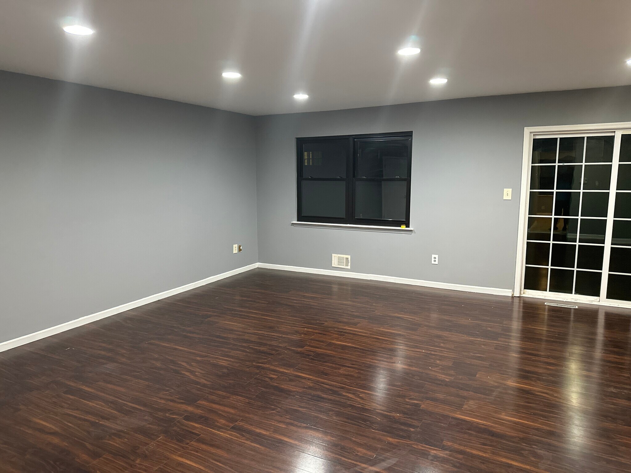 Building Photo - 209 Maple Hill Dr