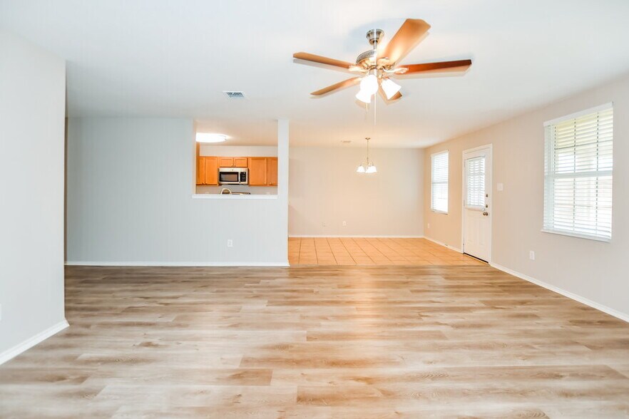 Building Photo - 1056 Bumble Bee Dr