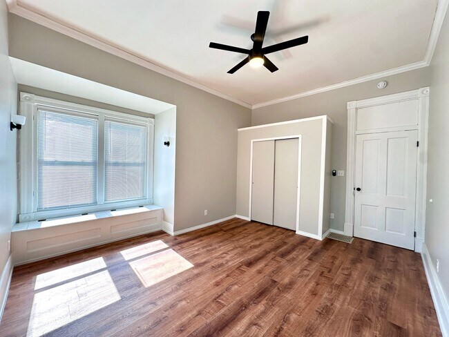 Building Photo - Charming 2 Bed / 1 Bath Home with Garage &...