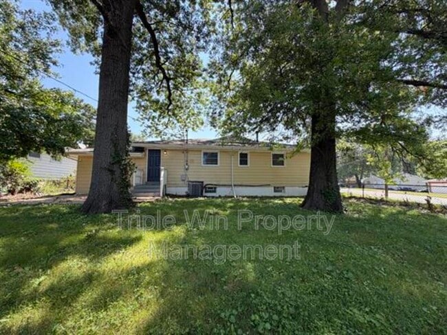 Building Photo - 6801 Knoll Ave