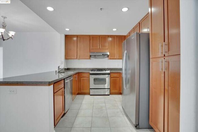Building Photo - 423 7th St