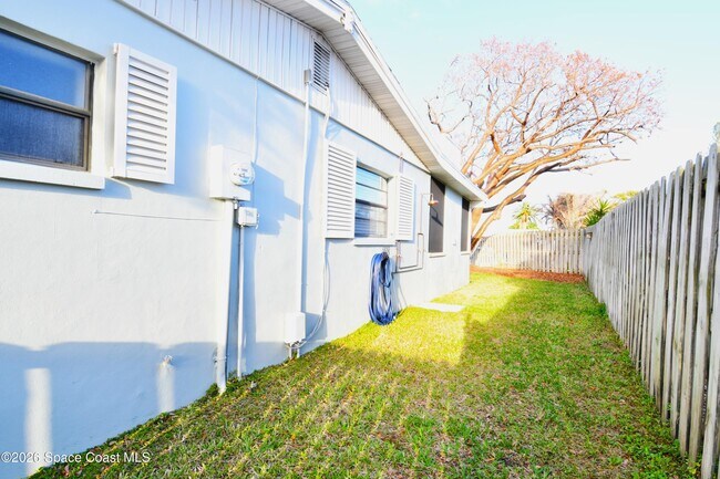 Building Photo - 405 Sparrow Dr