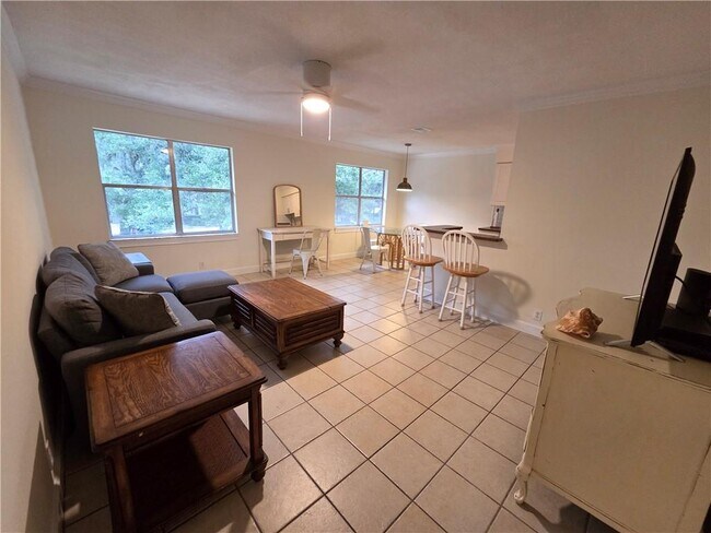 Primary Photo - 800 Mallery St