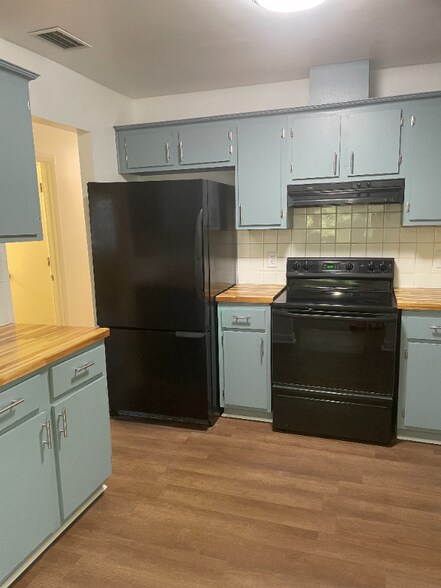Building Photo - 263 S Villas Ct