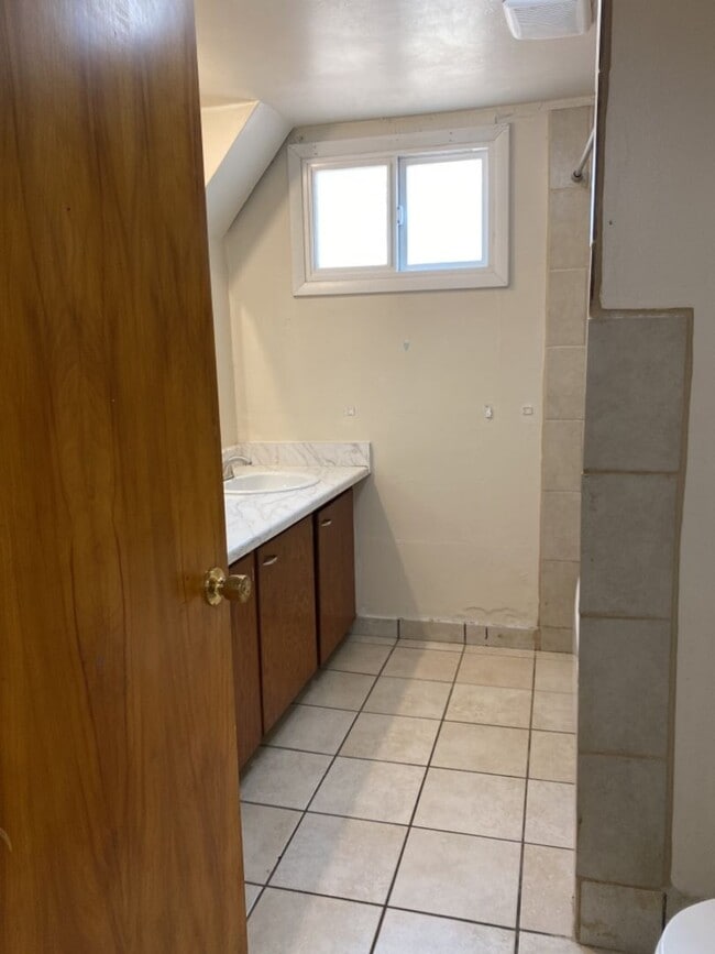 Building Photo - STUDENTS WELCOME! Ranch Home w/ Finished Basement, Fenced Yard and Two Kitchens