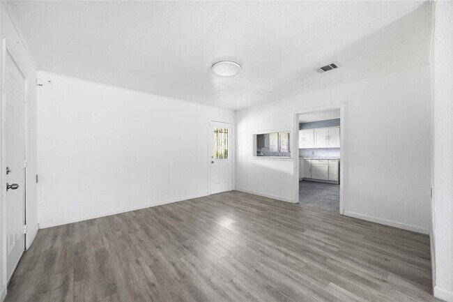 Building Photo - 5919 Van Fleet St