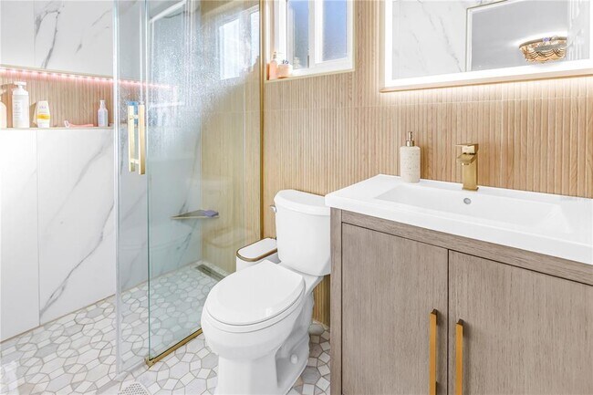 Building Photo - 354 74th Ave NE