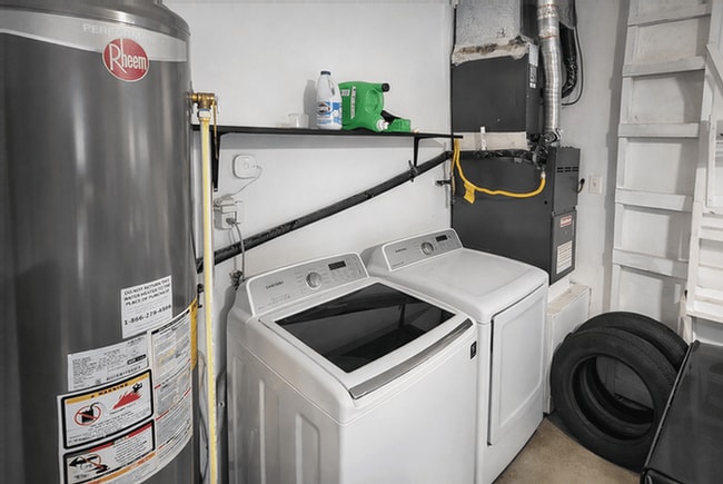 Building Photo - 10907 Sageriver Dr