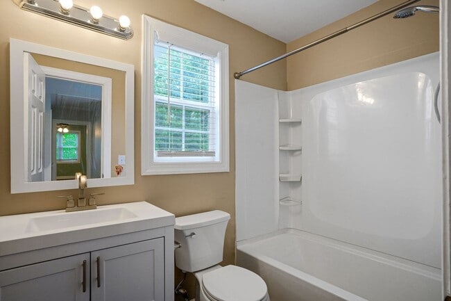 Building Photo - Charming 3BR House in Holly Springs