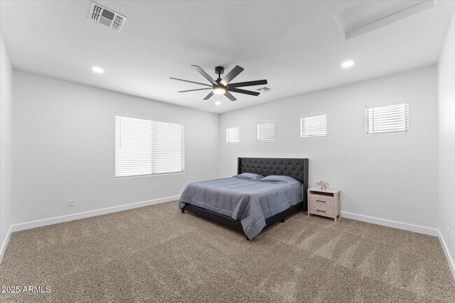 Building Photo - 3557 S Halsted Ct