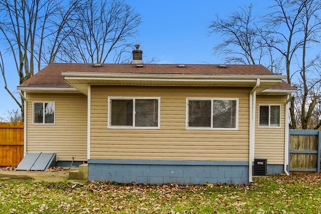Building Photo - 2084 Belcher Dr