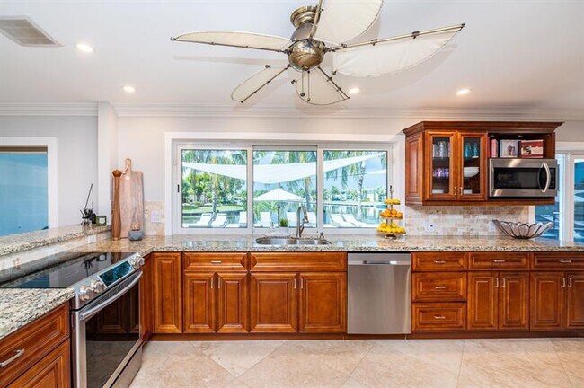 Building Photo - 6541 NE 20th Ave