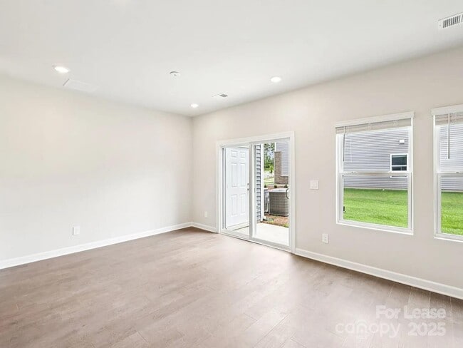 Building Photo - 6122 Starview Ter