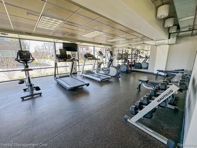 Building Photo - 101 Curry Ave