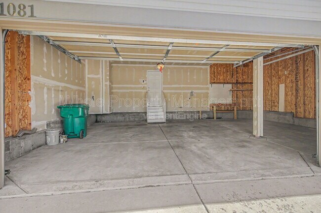 Building Photo - 11081 Independence Cir W