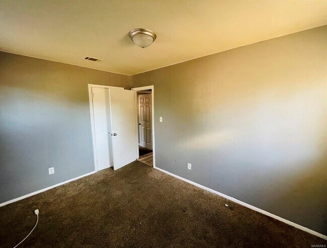 Building Photo - 1653 N Yarbrough Ct