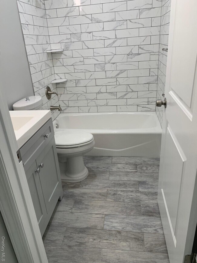 Building Photo - 21 Collegeview Ave