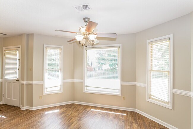 Building Photo - 429 Spruce Glen Dr