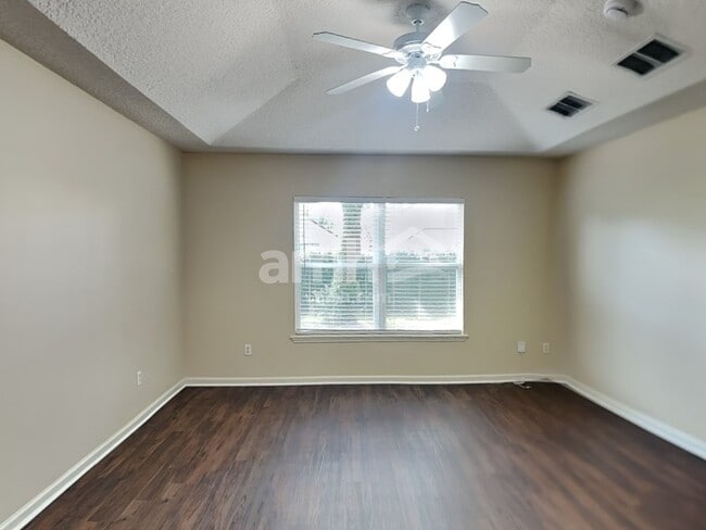 Building Photo - 633 Battlegate Ln