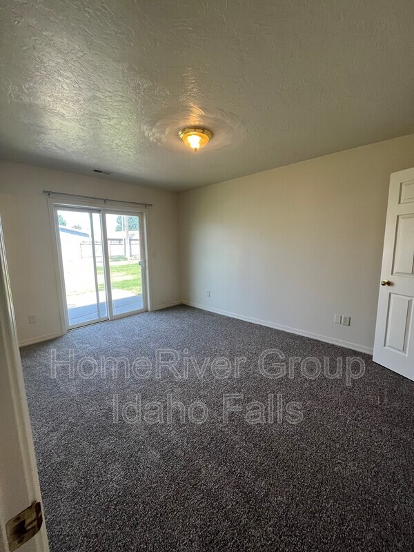 Building Photo - 1537 Canyon Ave