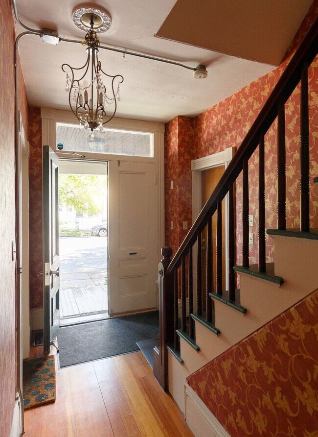 Building Photo - 327 Lafayette St