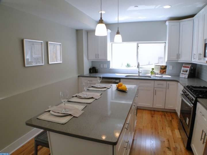 Kitchen - 118 W Laurel St