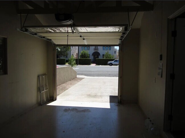 Building Photo - Charming Hillcrest Home with Private Yard in an Unbeatable Location