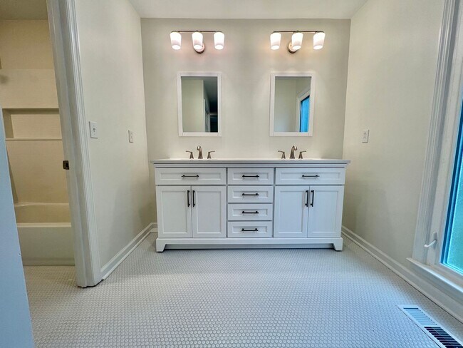 Building Photo - 1405 Brenner Ct