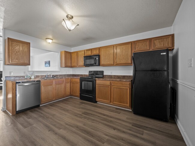 Building Photo - 603 Streamwood Dr