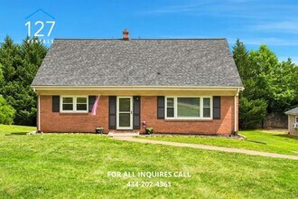 Building Photo - Spacious 4-Bedroom Single Family home with Large Backyard & Ample Storage