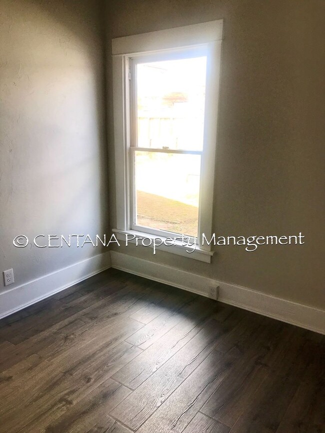 Building Photo - Gorgeous remodeled home!