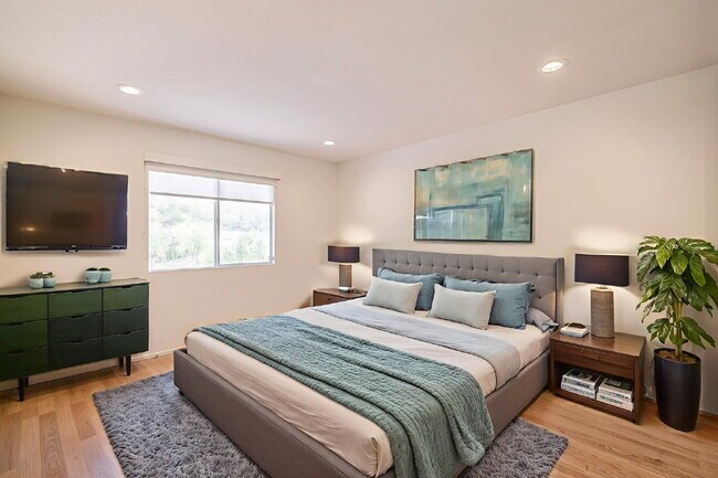 Building Photo - Executive 5-Bedroom Pool Home with Dual Master Suites in Stevenson Ranch