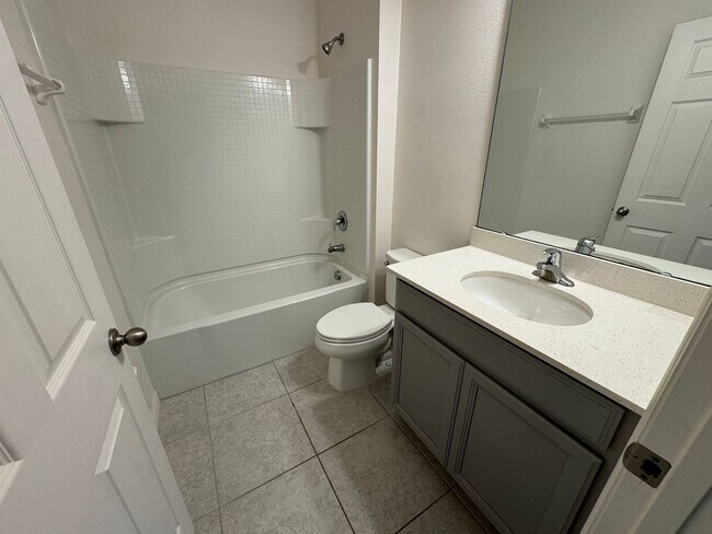 Building Photo - Available Now! Spacious 3-Bedroom Townhome with Fenced Yard in Winter Garden – Washer and Dryer I...