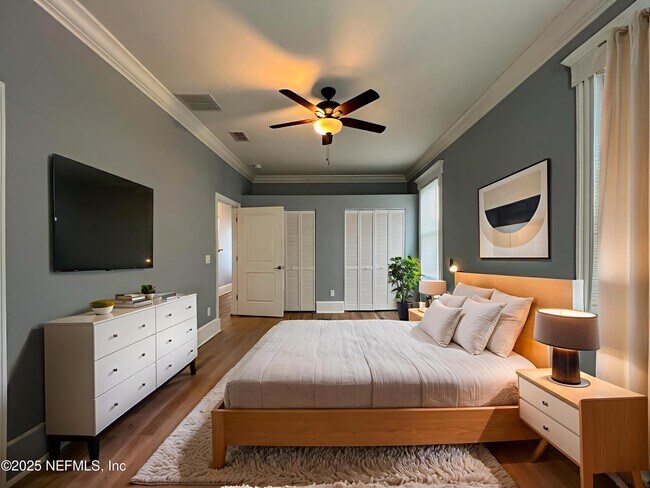 Building Photo - 136 E 6th St