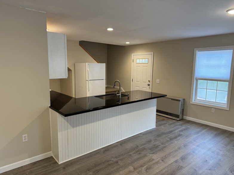 Kitchen - 224 Jeff Heights Rd