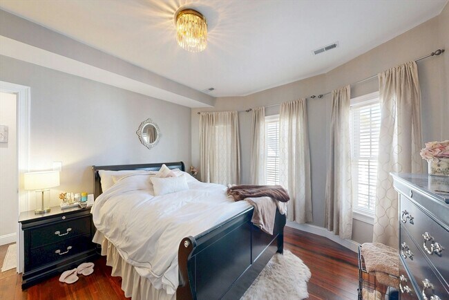 Building Photo - 38 Pearl St