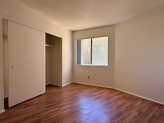 Building Photo - Bright 2 Bedroom Condo with Fireplace, Washer/Dryer, and 1/2 a mile to USD