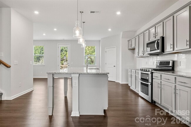 Building Photo - 6985 Waterstone Dr